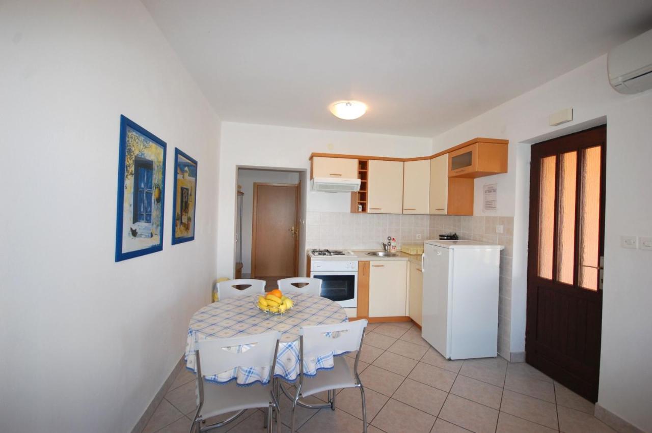 Apartments Andrea By El-Pi Tours نجيفيش المظهر الخارجي الصورة