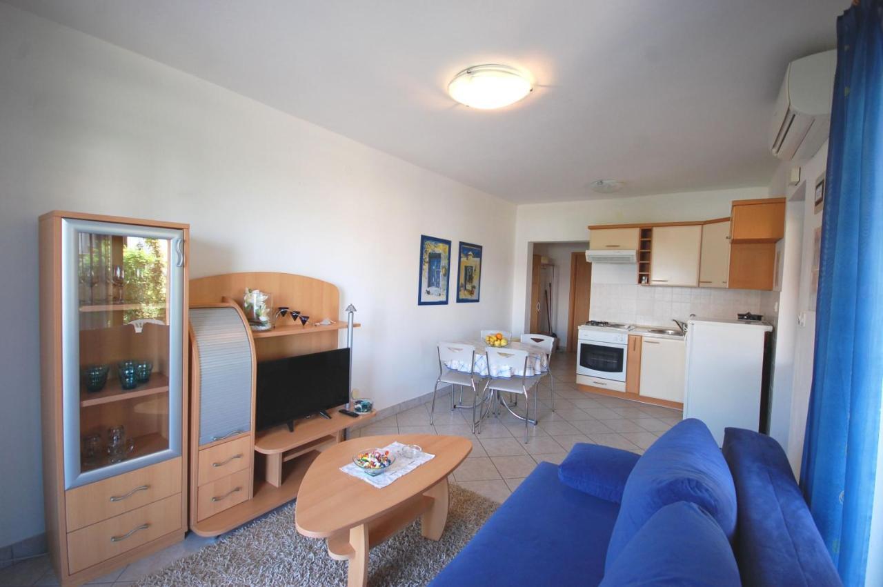 Apartments Andrea By El-Pi Tours نجيفيش المظهر الخارجي الصورة