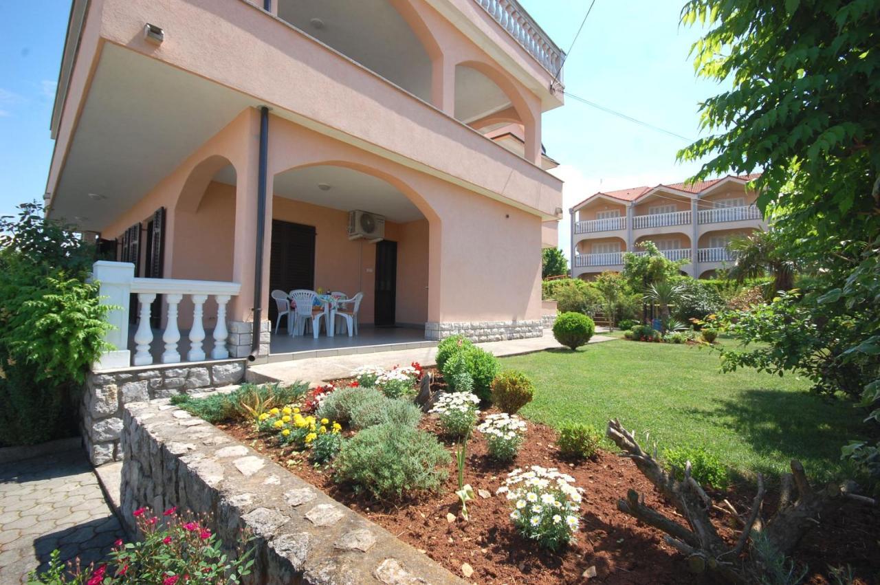 Apartments Andrea By El-Pi Tours نجيفيش المظهر الخارجي الصورة