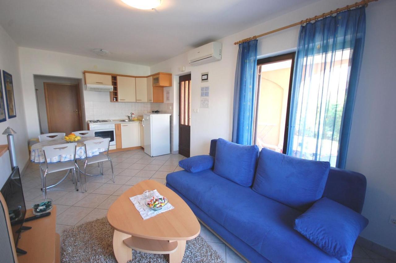 Apartments Andrea By El-Pi Tours نجيفيش المظهر الخارجي الصورة