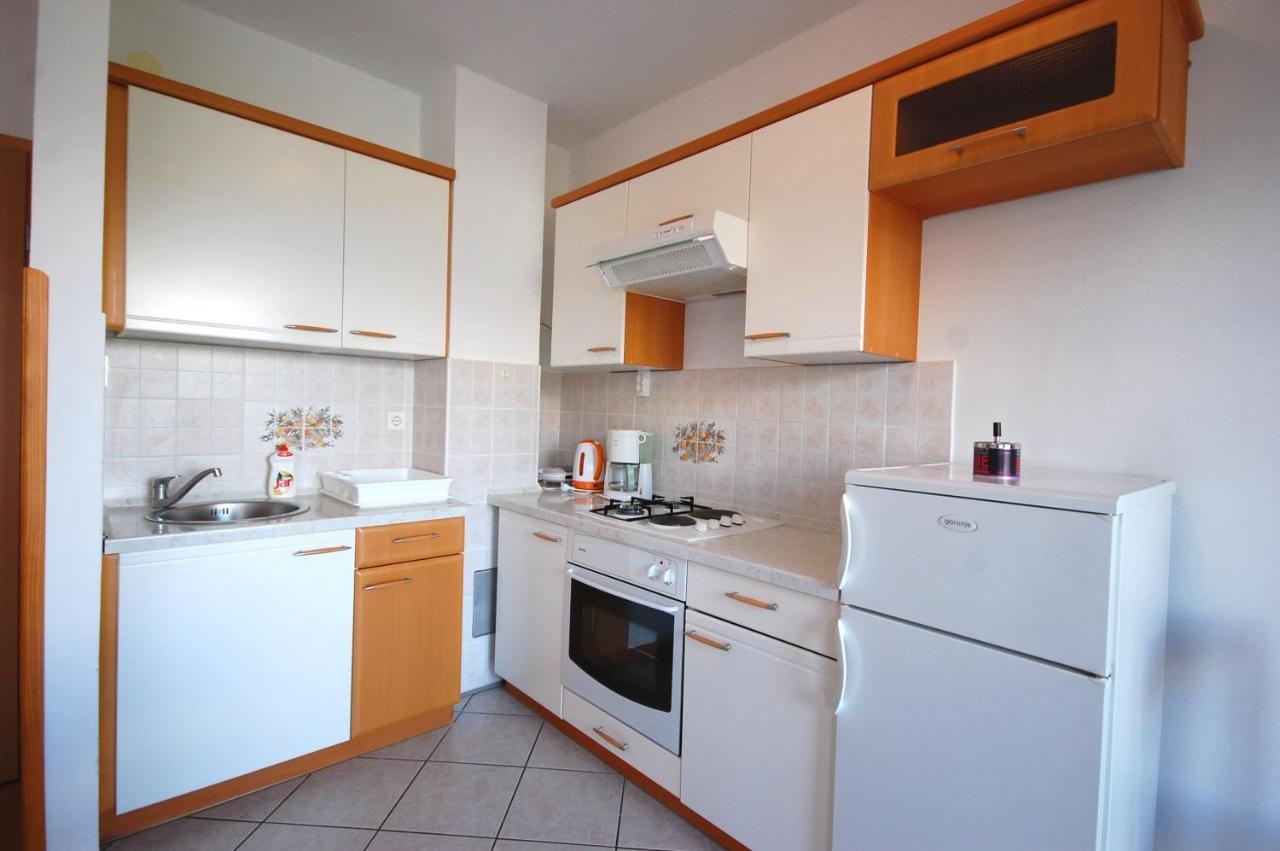 Apartments Andrea By El-Pi Tours نجيفيش المظهر الخارجي الصورة