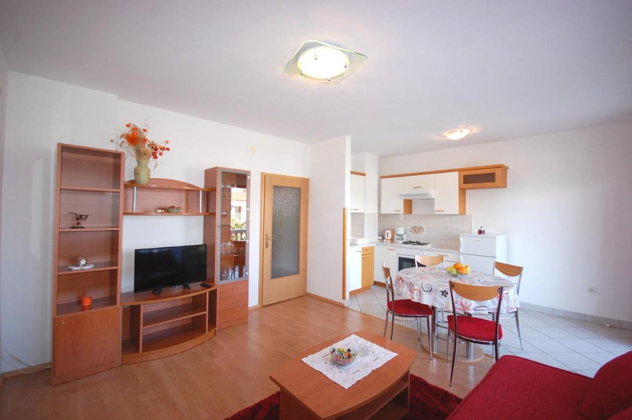 Apartments Andrea By El-Pi Tours نجيفيش المظهر الخارجي الصورة